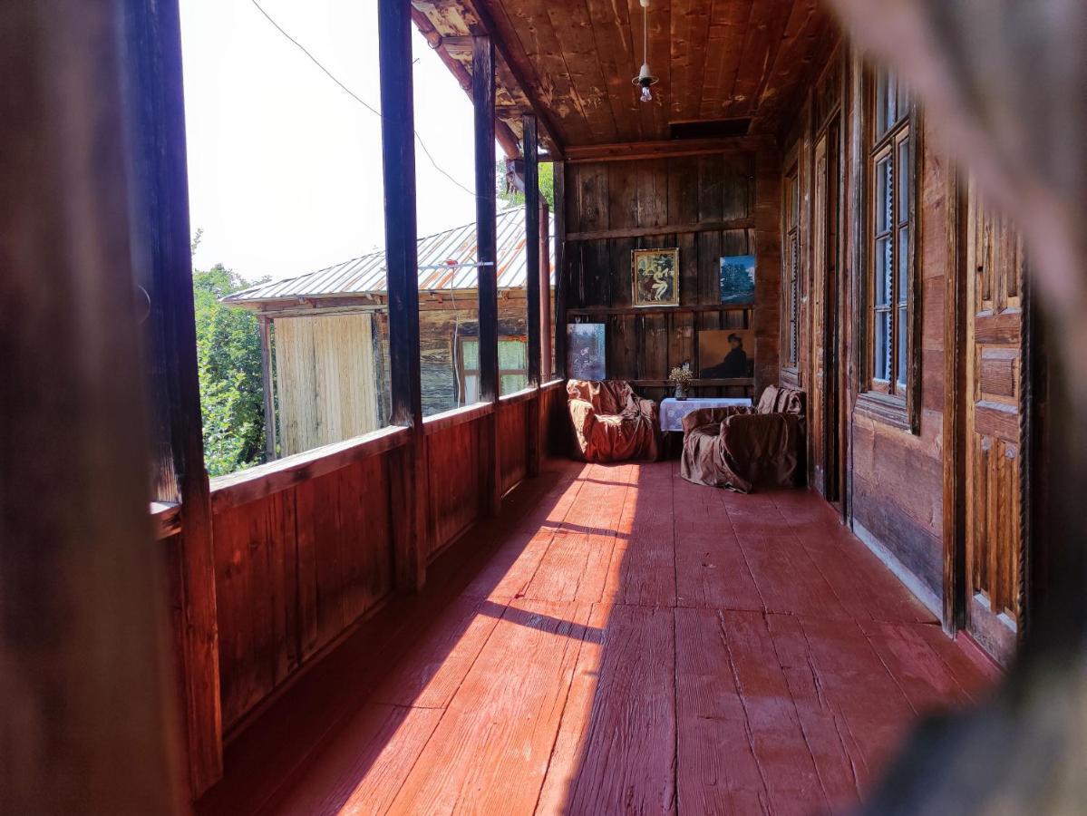 Racha Chogovadze'S Guest House アンブロラウリ エクステリア 写真